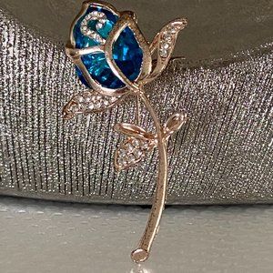 Brooch pin for coats and sweaters